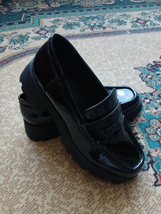 Туфлі лакові жіночі
