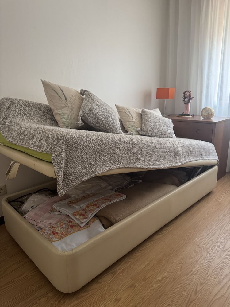 Cama individual com arrumação – 190×90 cm