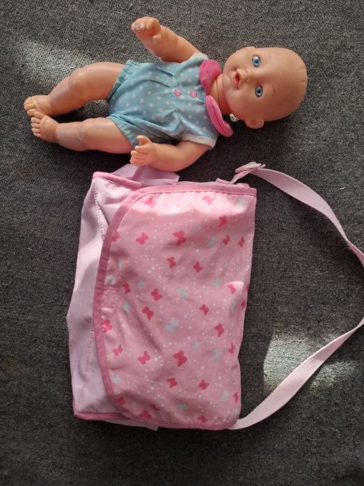 Krzeselko do karmienia z  lalką i akcesoria