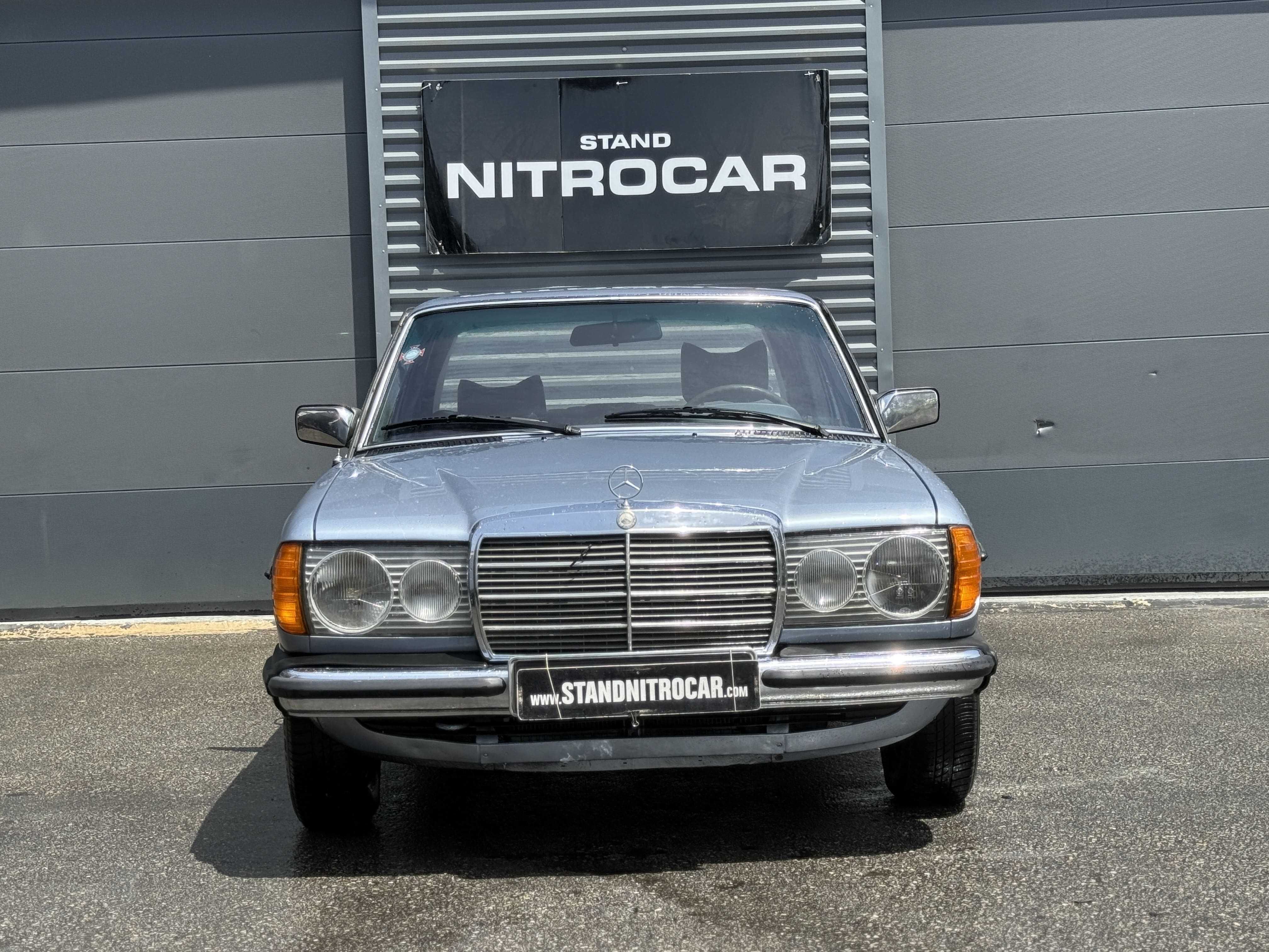 MERCEDES-BENZ W123 300D LIMOUSINE