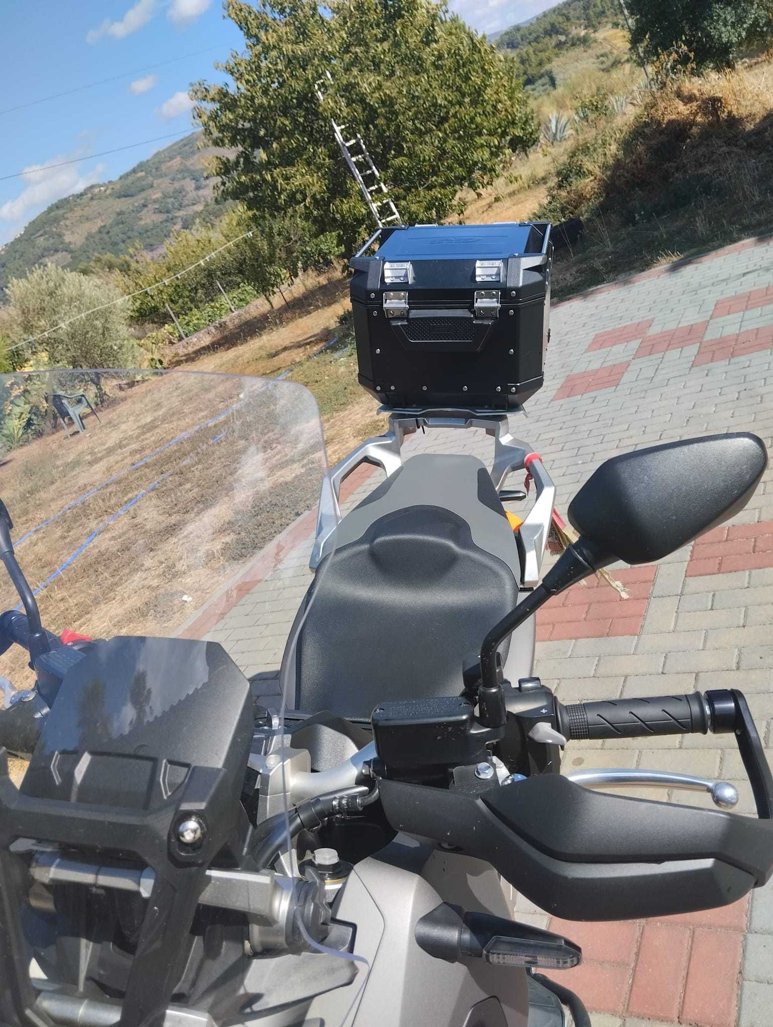 Honda X-ADV – Revisões em Dia, Pronta a Andar!
