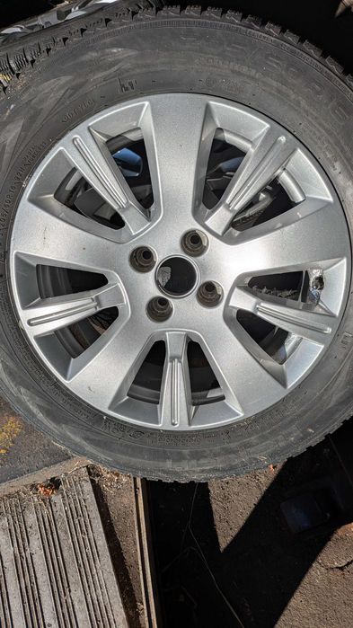Felgi aluminiowe z oponami zimowymi