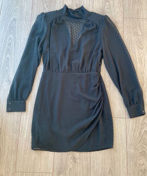 Vestido curto com abertura nas costas da mango