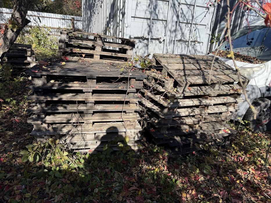 Продам старі піддони, палети, дрова