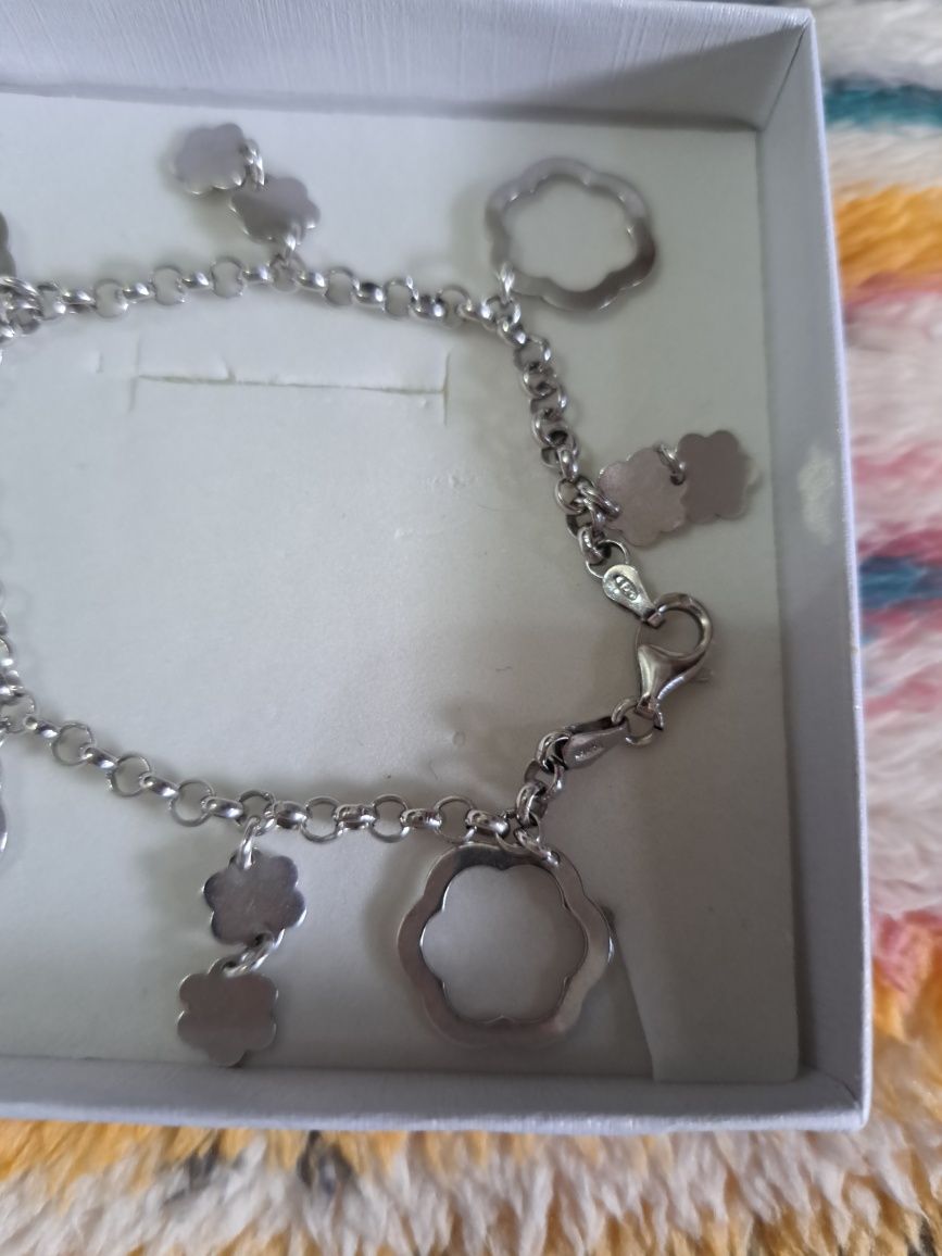 Pulseira em prata com pendentes