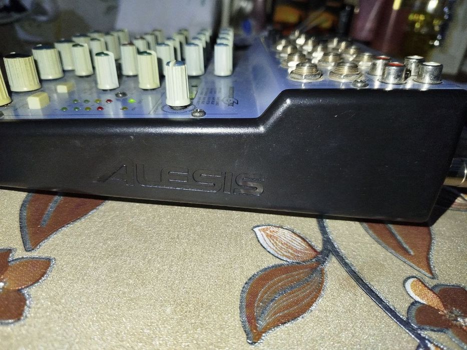 Микшерный пульт Alesis multimix 6