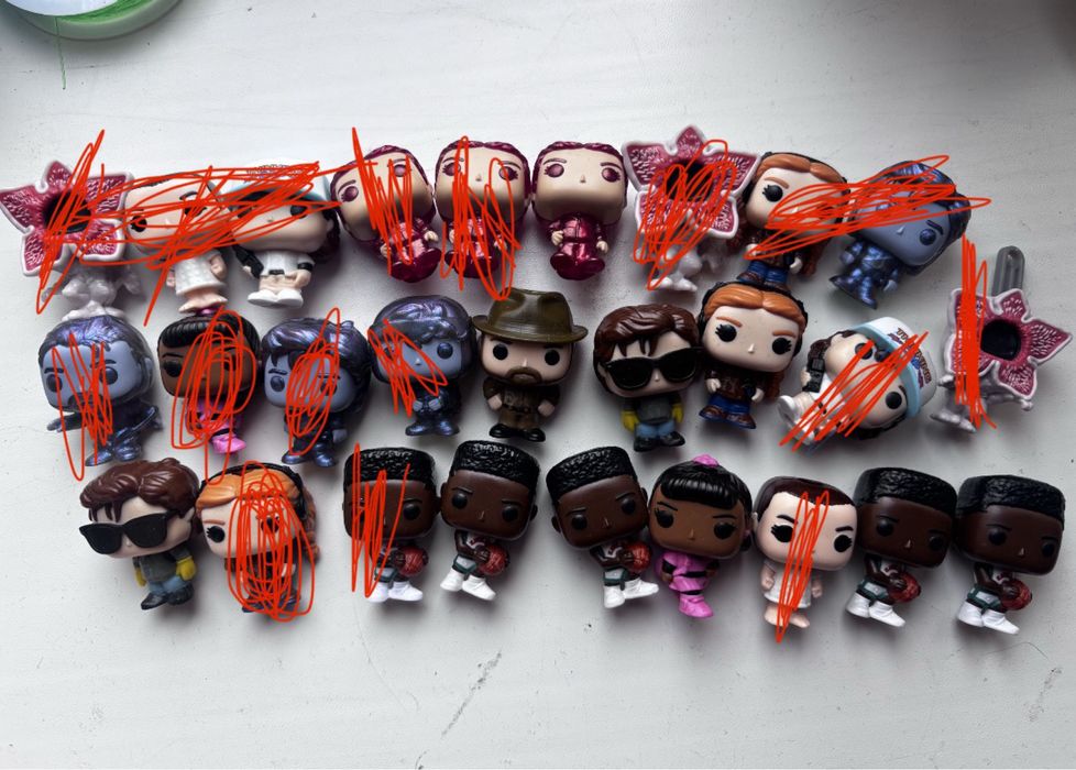 Фігурки з кірдер джой Дивні Дива.