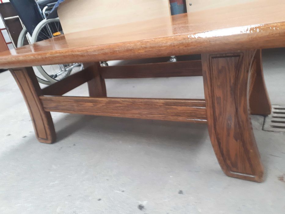 Mesa de sala em castanho