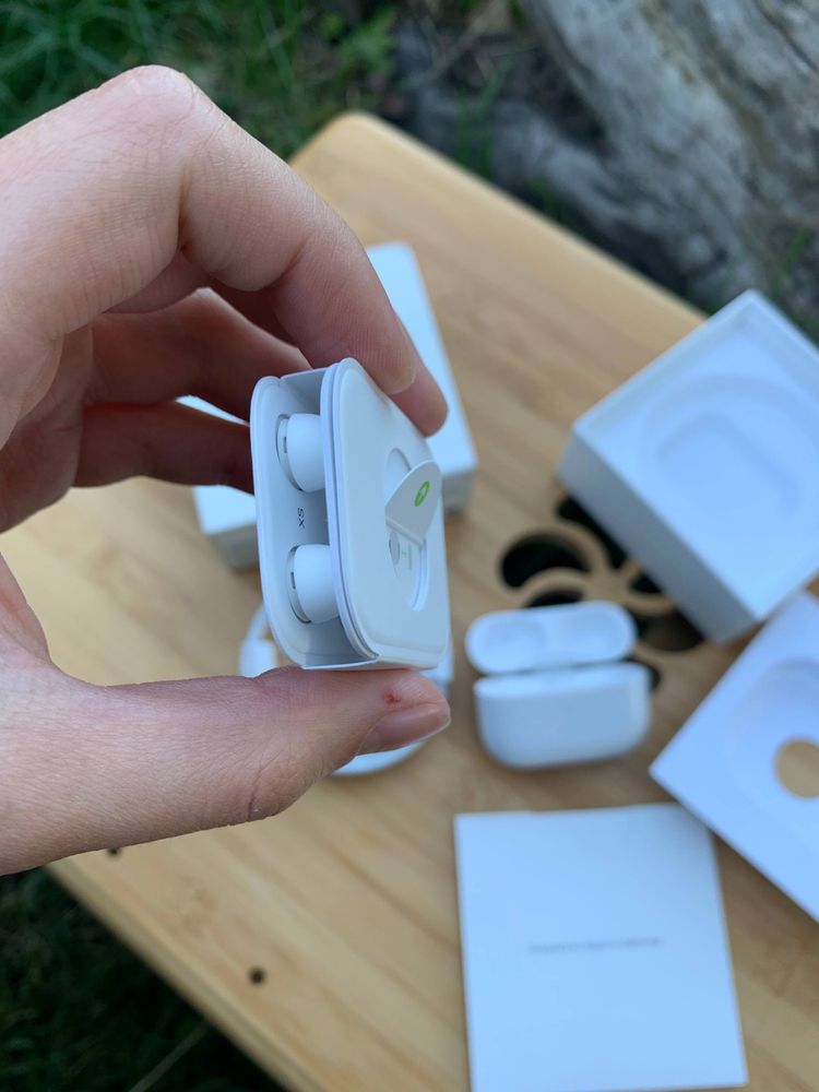 Кейс Apple AirPods Pro 2 with MagSafe Charging Case Lightning (MQD83)