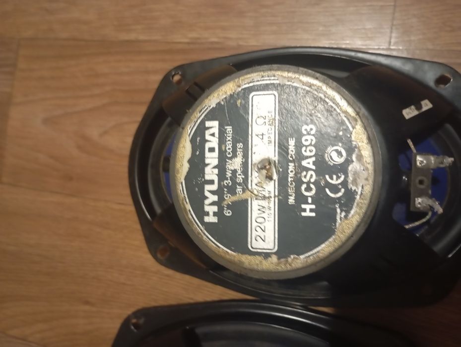 У продажі 4 динаміка