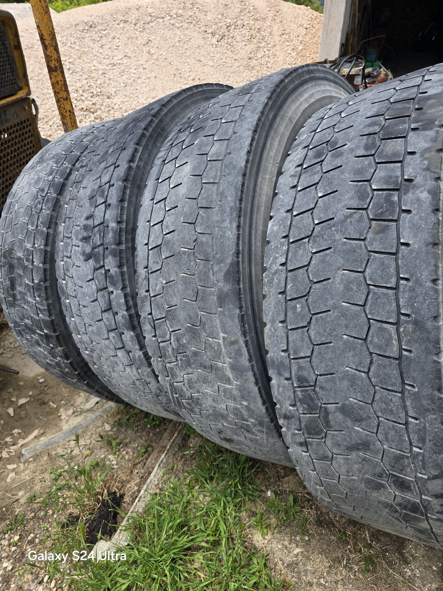 Pneus 315/80/22.5