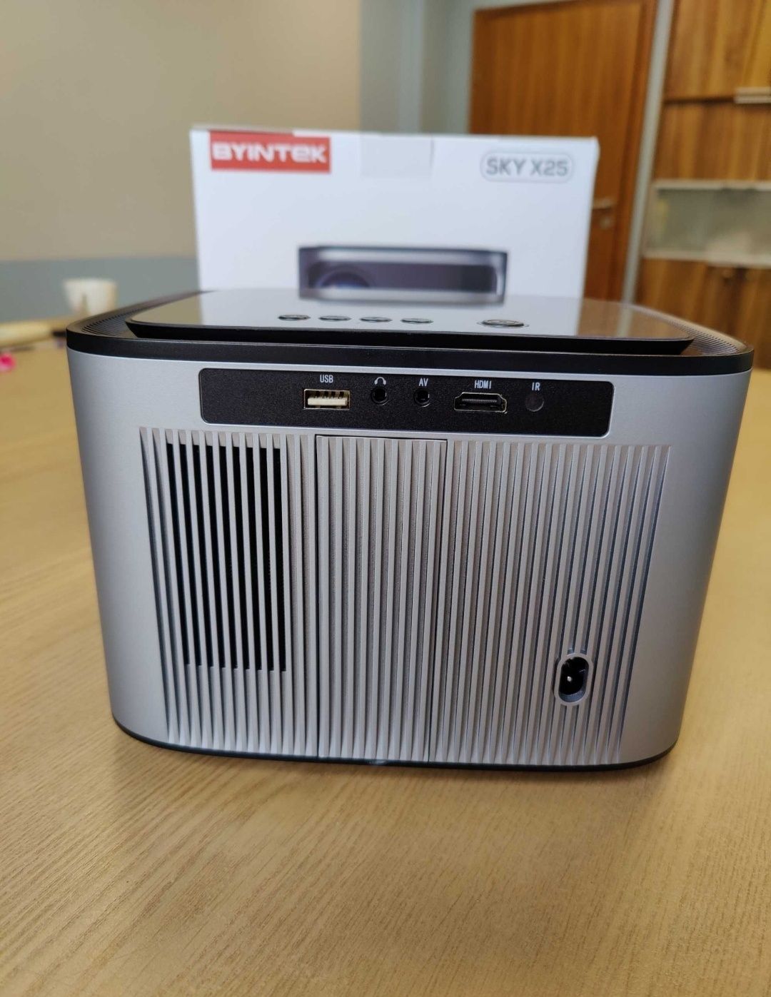 Projektor Byintek X25 WiFi, FullHD, Android, 30000 godzin pracy