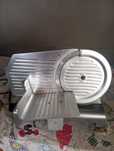 Vende se máquina de cortar fiambre etc.