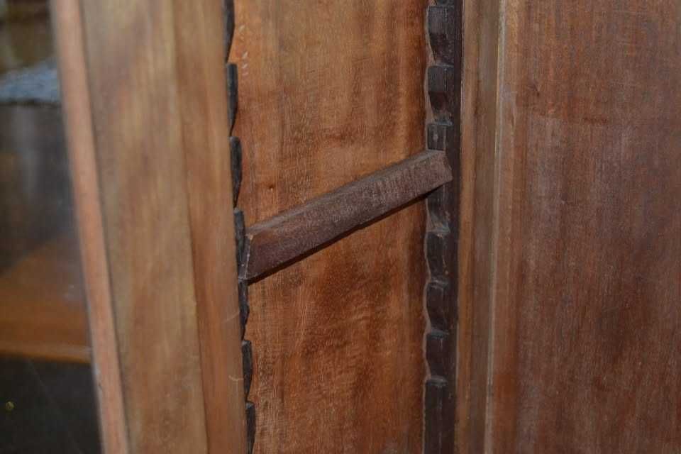 Movel Expositor Centenário em Madeira