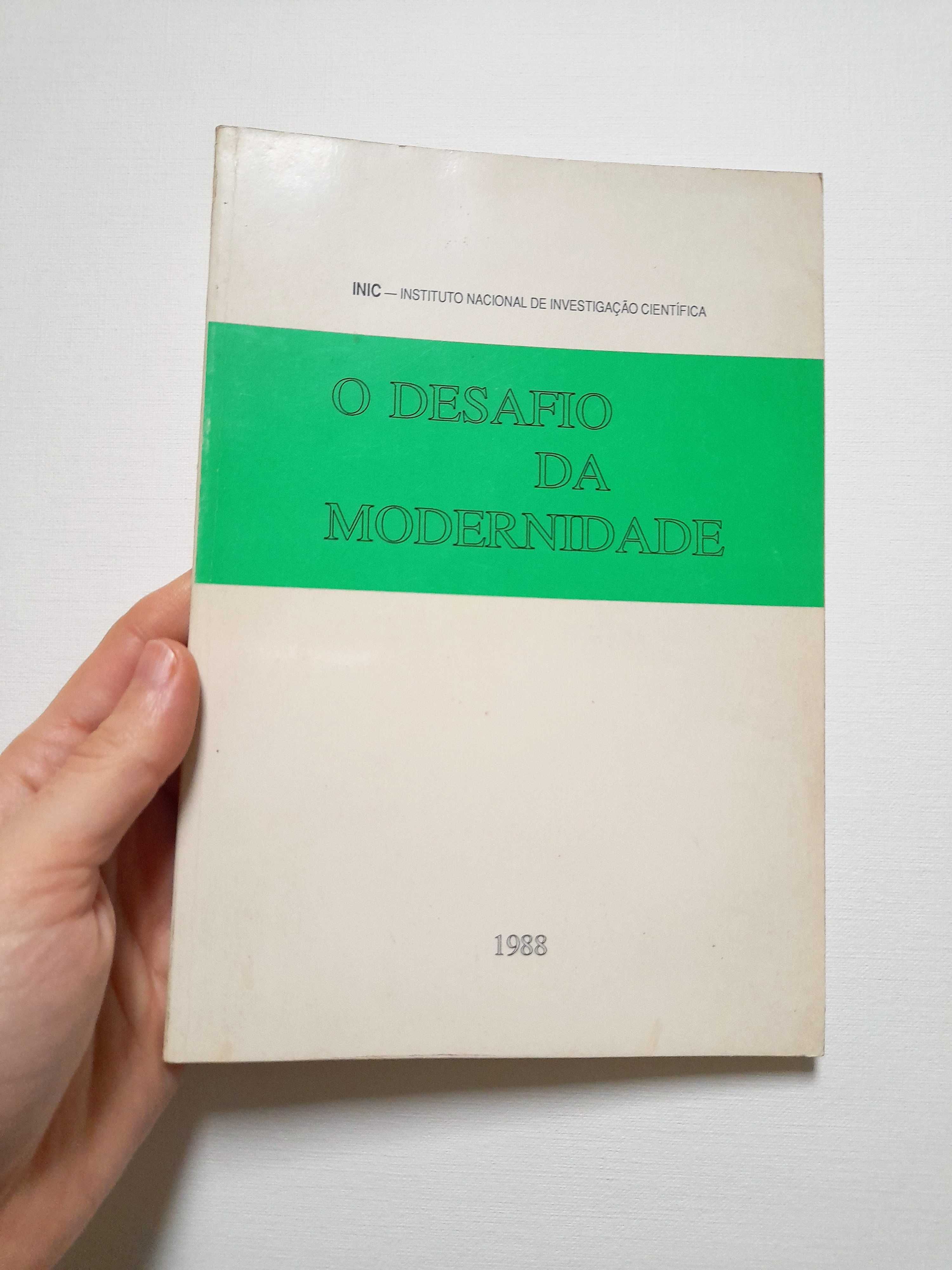 Livro antigo O desafio da modernidade