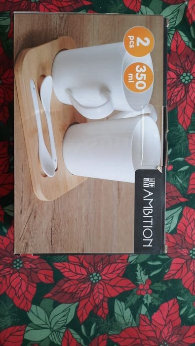 Zestaw dwóch kubków z podstawką bambusową