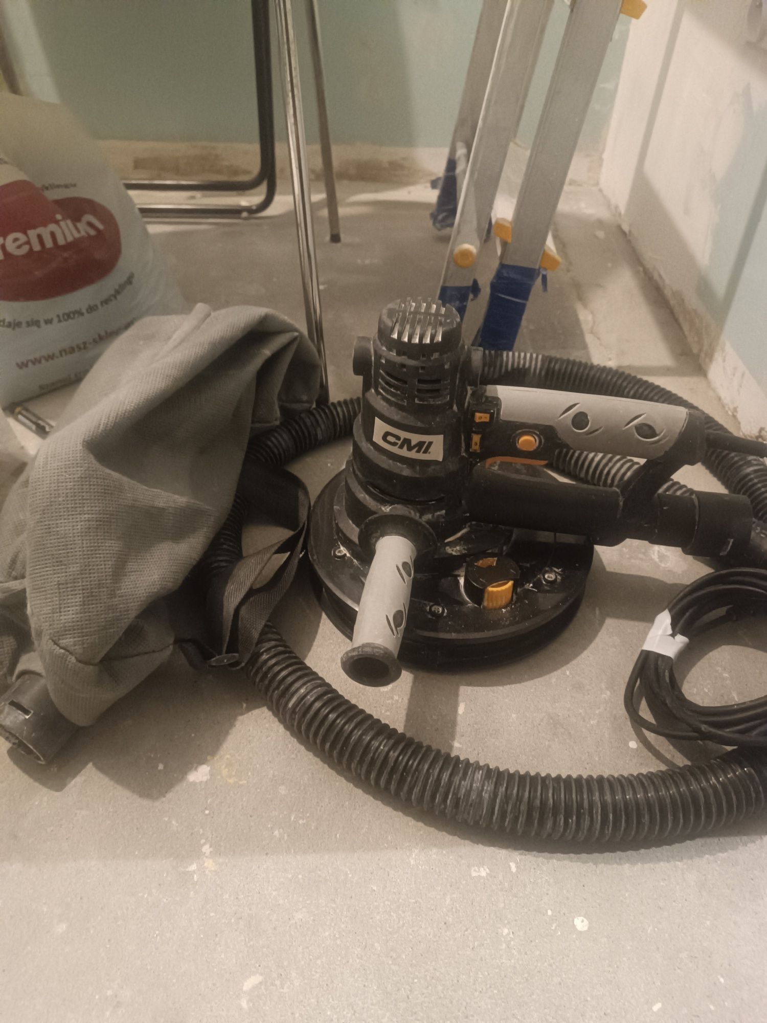 Szlifierka bezpyłowa do gipsu CMI 750W