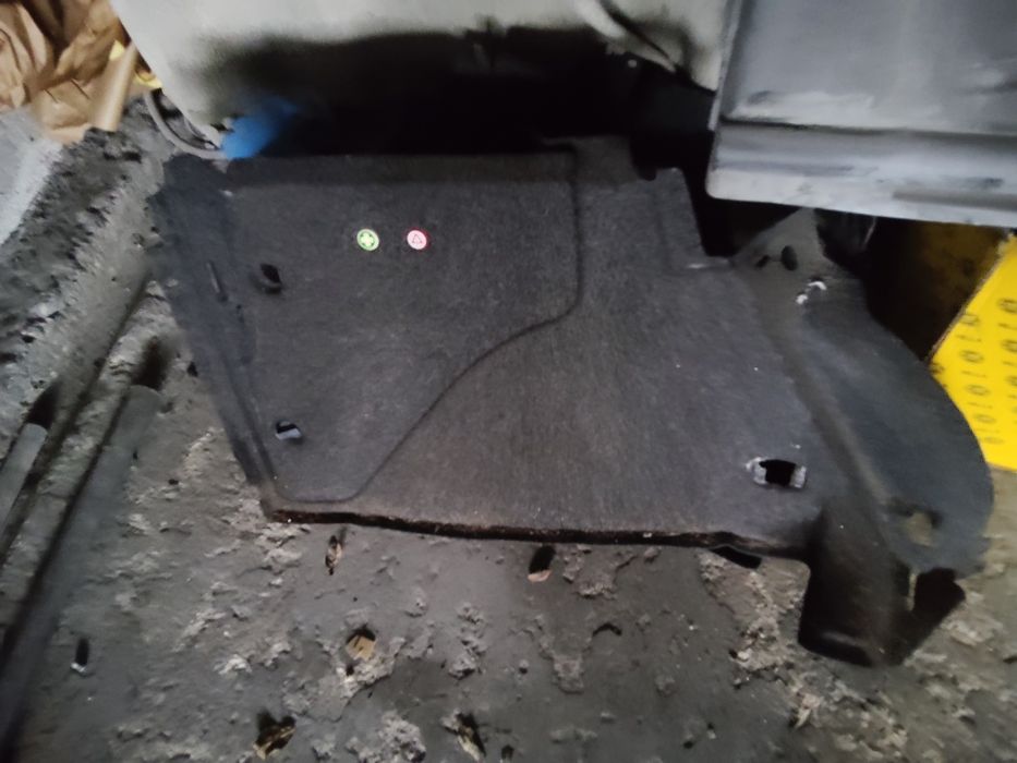 Porta luvas golf 4 e forras da mala e plásticos interiores