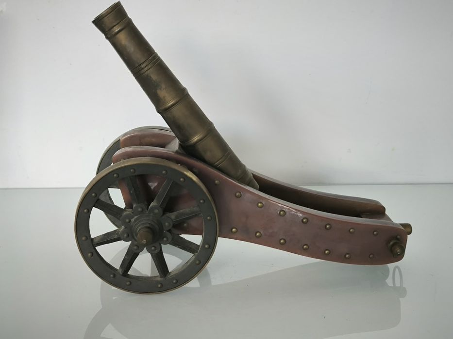 Mosiądz figurka działo PRL na biurko rzeźba