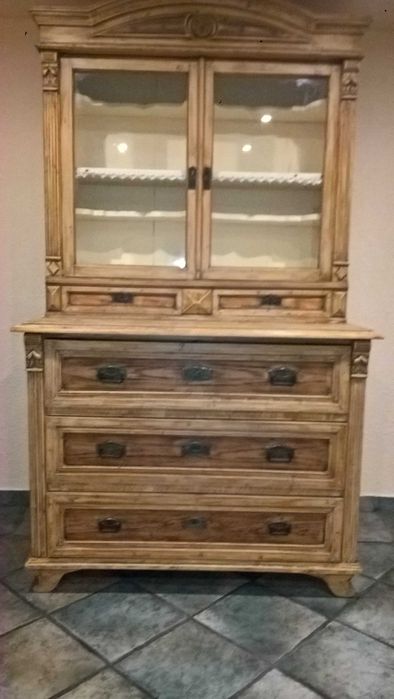 Kredens przedwojenny