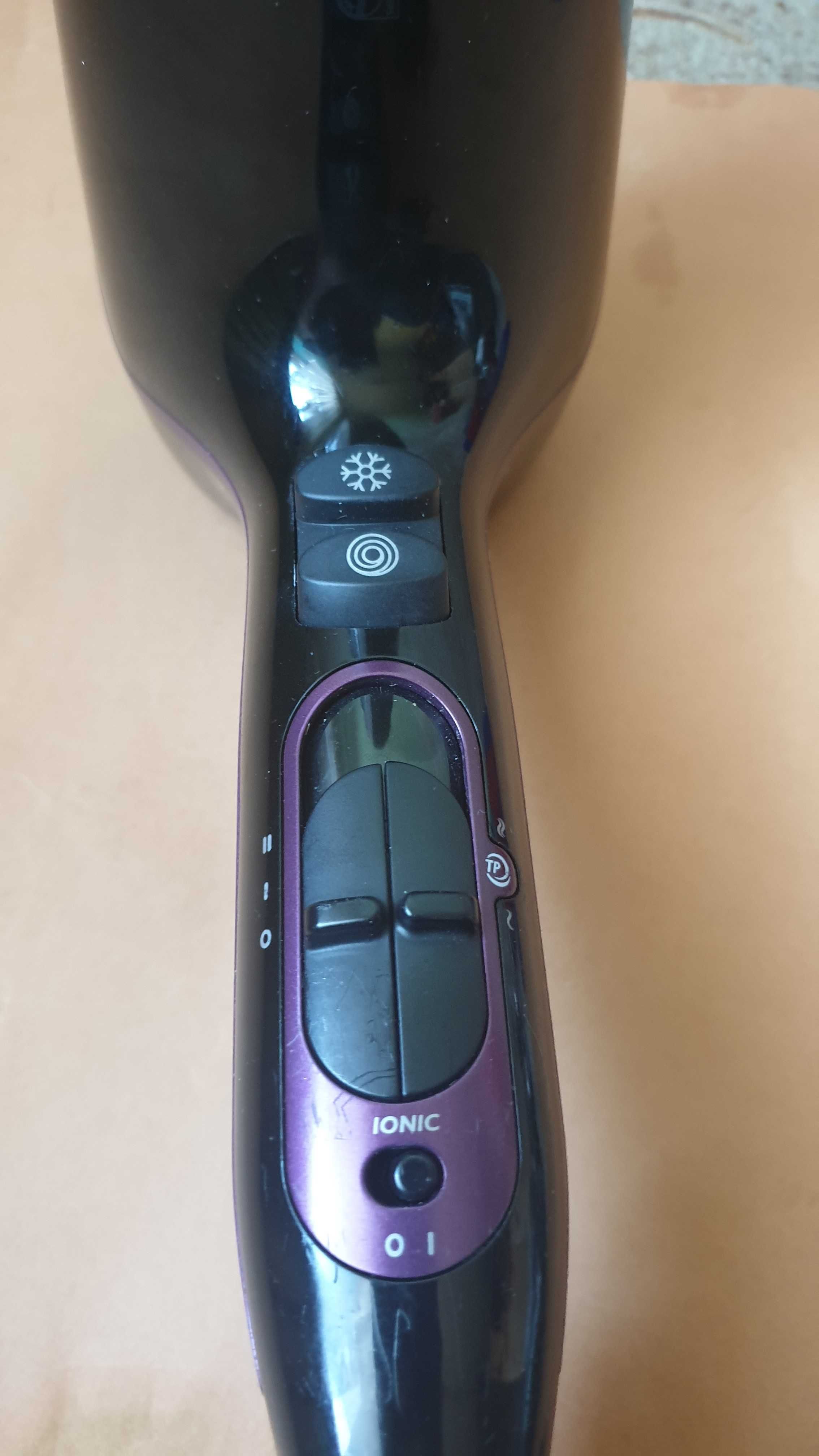 Suszarka do włosów PHILIPS ThermoProtect 2200W HP8233 IONIC