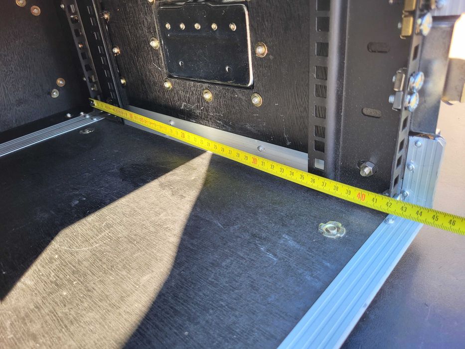 RACK 4U 2x szyna (42cm pomiędzy) case FAKTURA