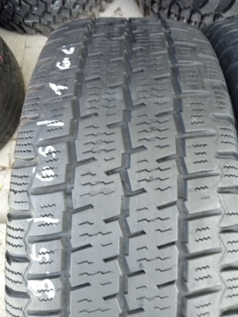 2x Opony Używane Całoroczne 235/65R16C Continental