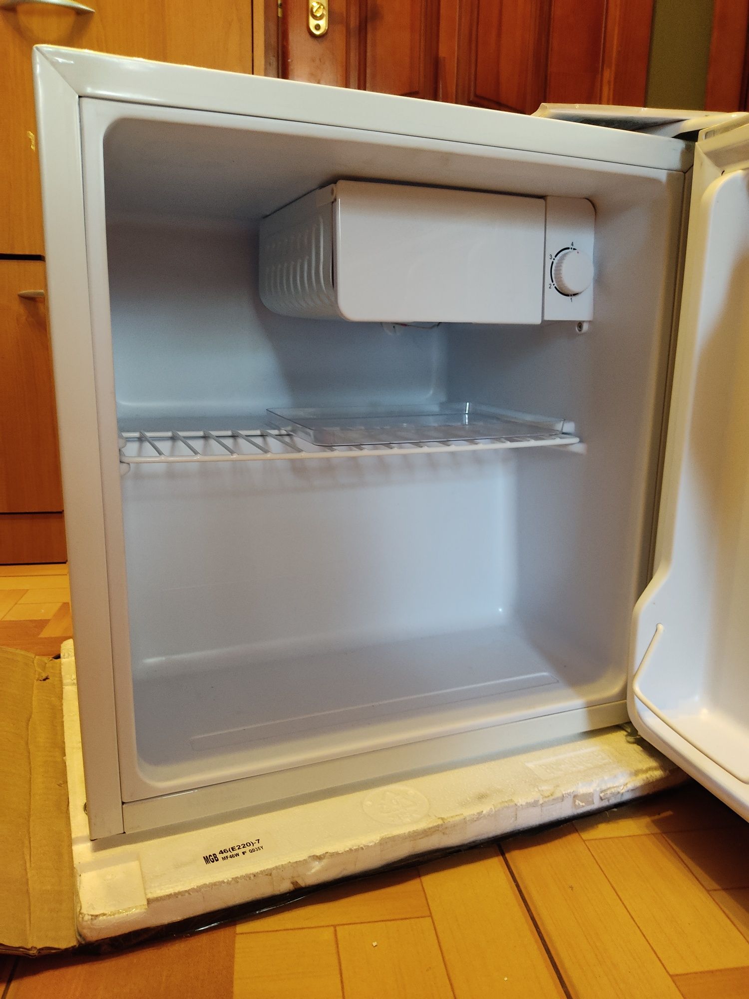 Міні холодильник міні бар  ARO 46l MF46W