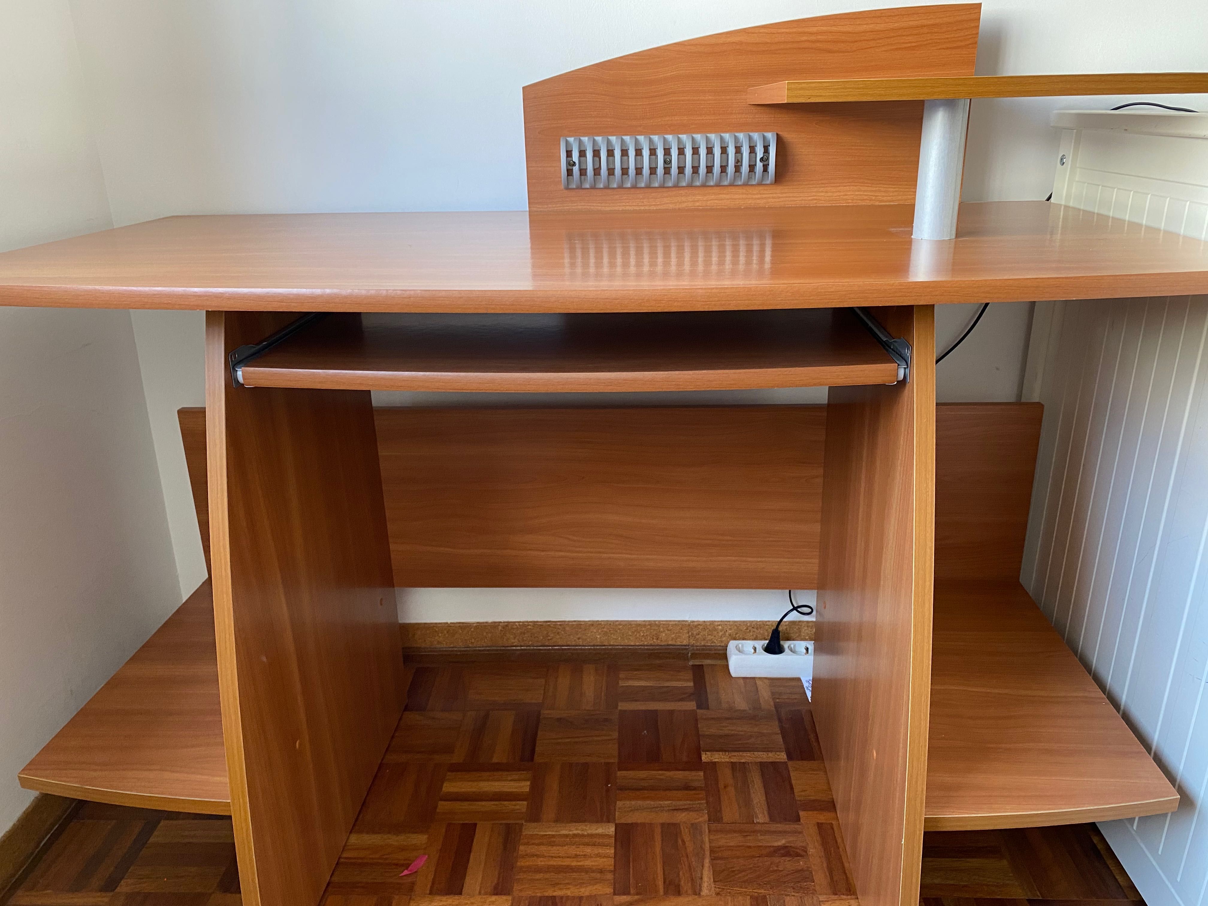Secretária para computadores