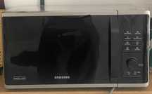 Microondas Samsung 800W e 1100W Grill (Usado apenas por 4 meses)