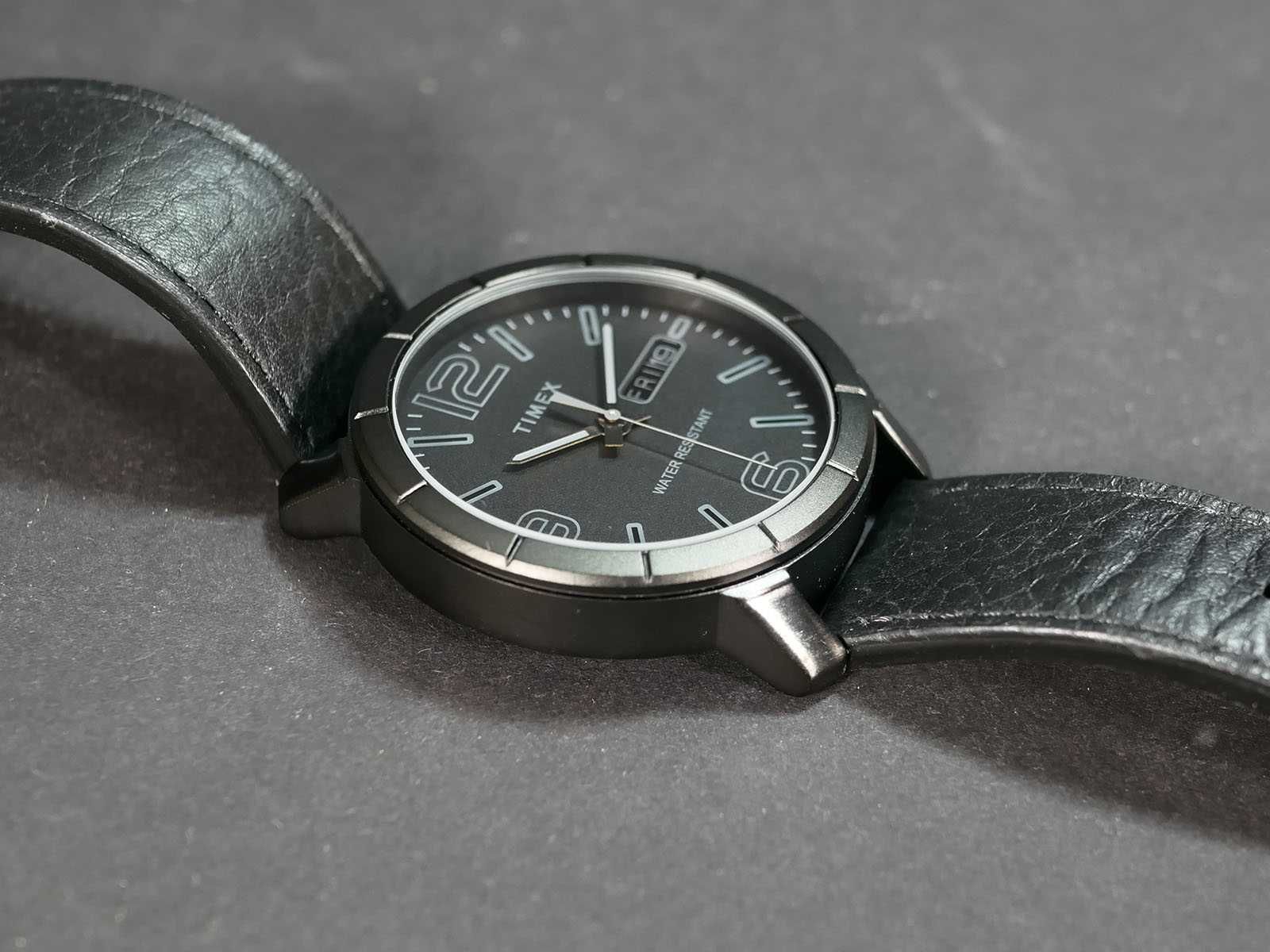 Часы Timex Tw2R64300 в черном корпусе