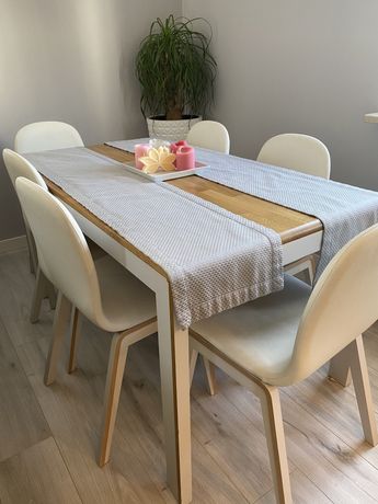Stół drewniany BRW z krzesłami