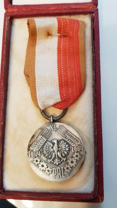 Odznaczenie POLSKA - WALKA PRACA Socjalizm