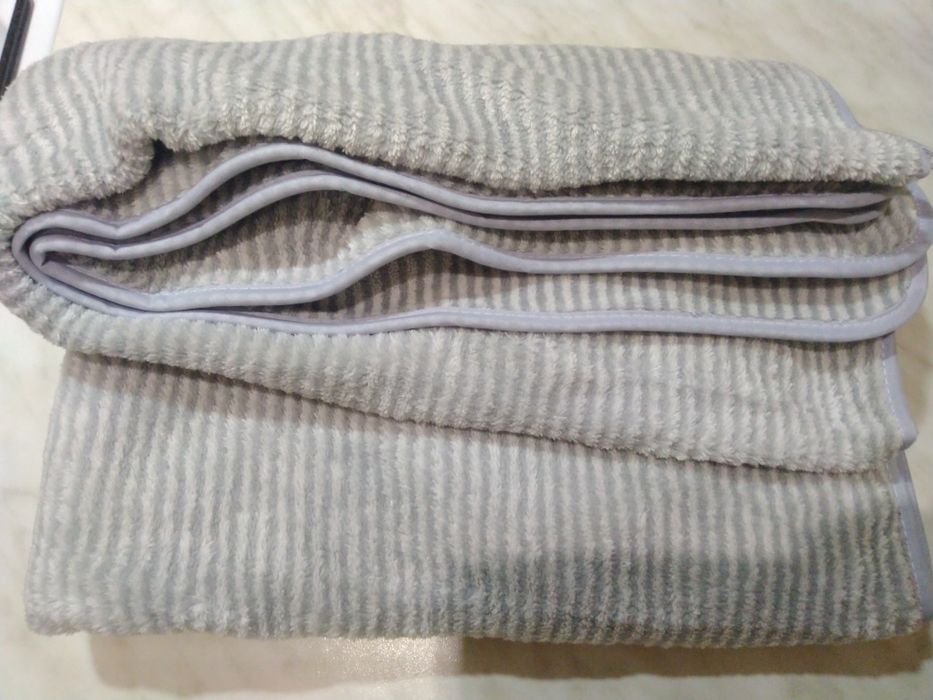 Світло-сірий рушник банний. Полотенце банное