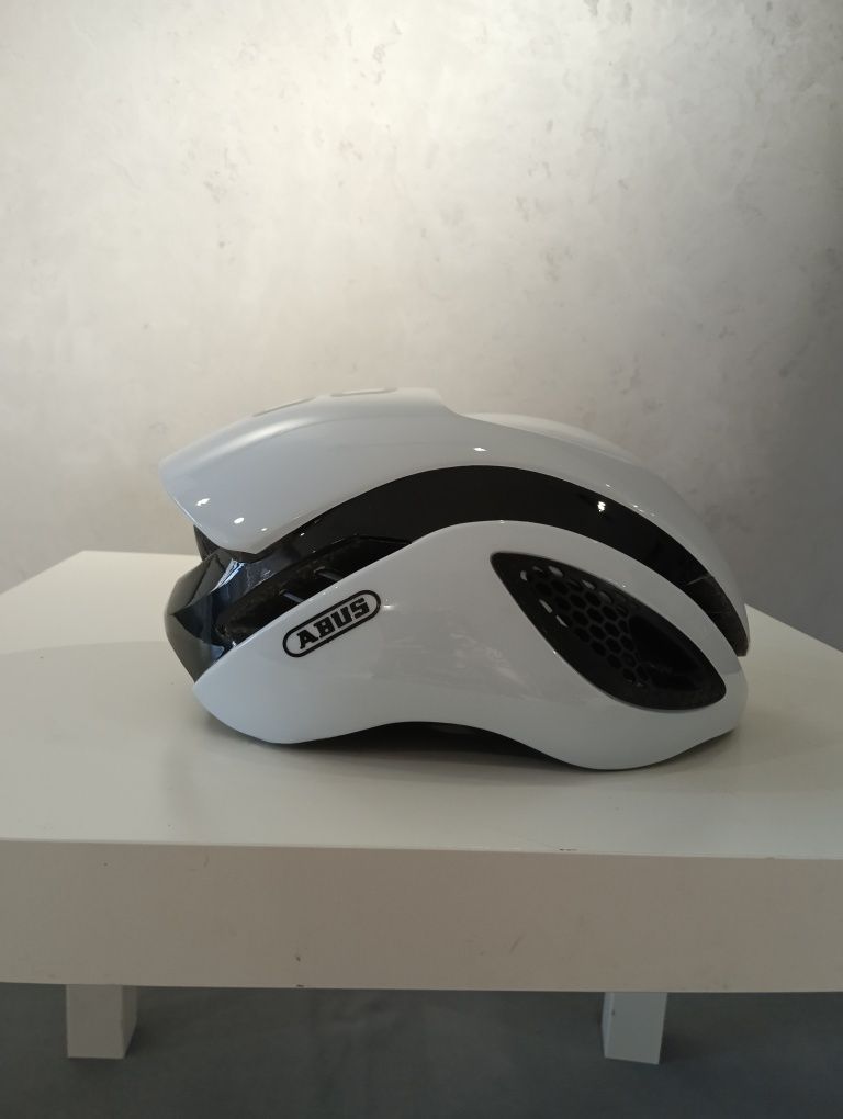 Abus gamechanger 1.0 L новый шлем