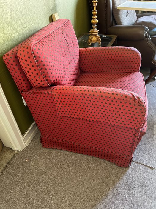 Sofá individual muito antigo