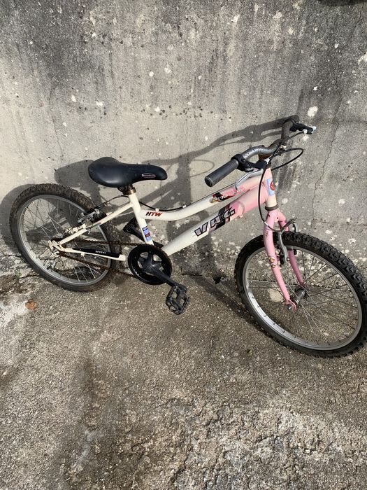 Bicicleta vinte usada de menlna