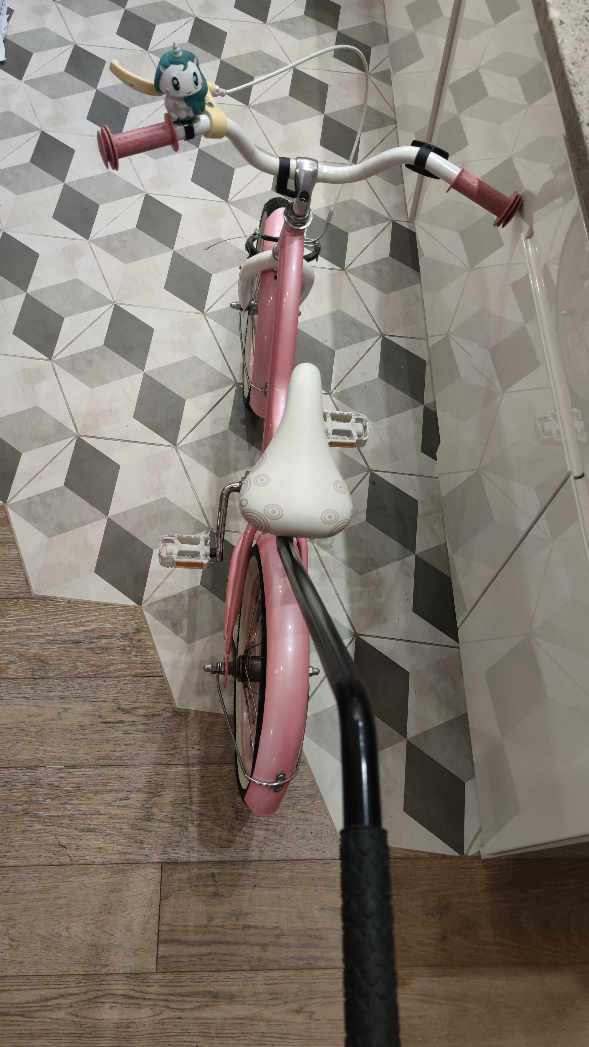 Różowy rower marki Swan 16'