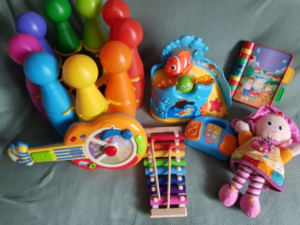 Zestaw zabawek interaktywnych i nie tylko dla dziecka z lalką