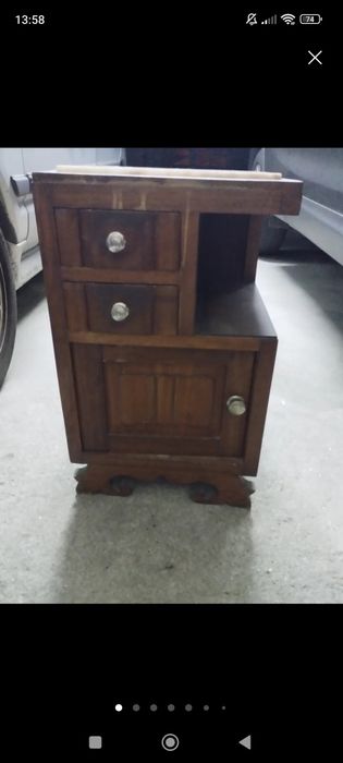 Mesa de cabeceira antiga, tampo de pedra branca