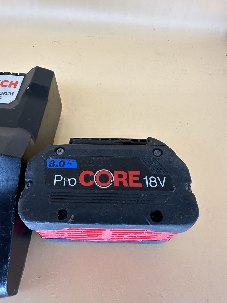 Акамулятор bosch 8a pro core+ зарядка Gal 18-160