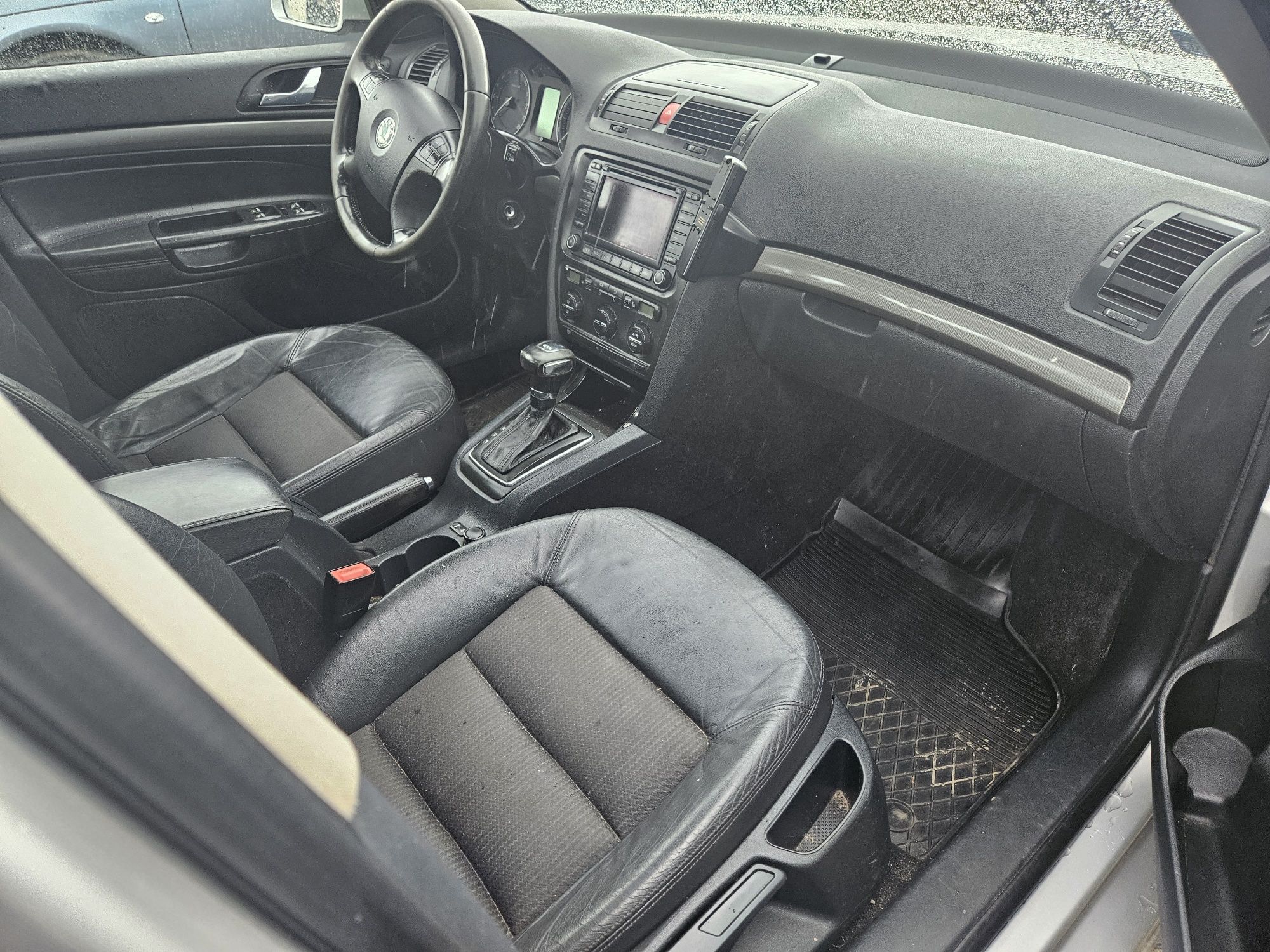 Skoda Octavia 2  maska lampa blotnik drzwi klapa koła 9102