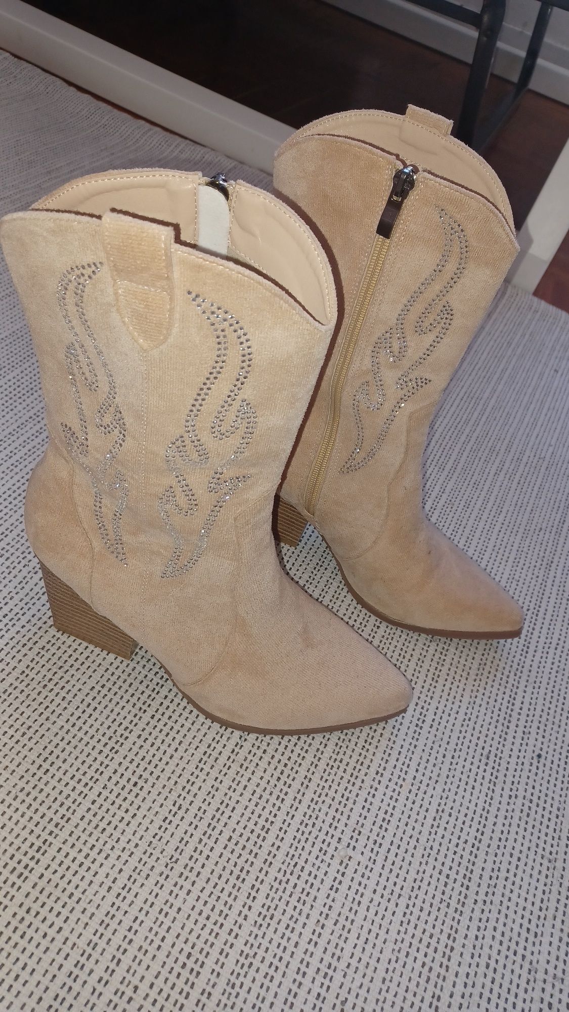 Botas lindas, impecáveis