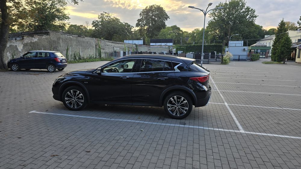 Samochod osobowy Infinity QX30