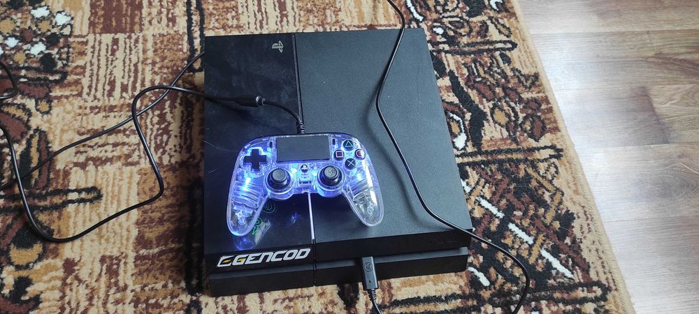 Консоль PS4 + геймпад