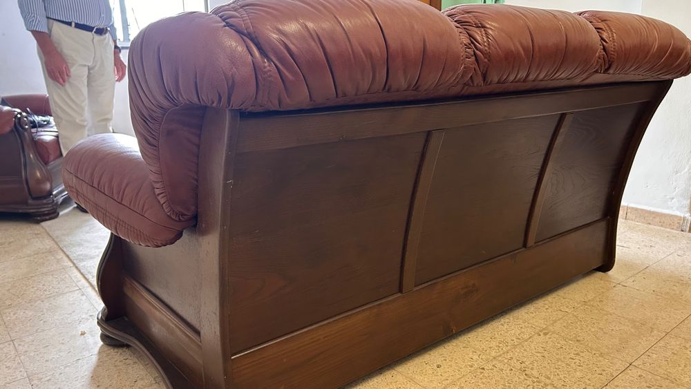 Conjunto de sofás em Pele