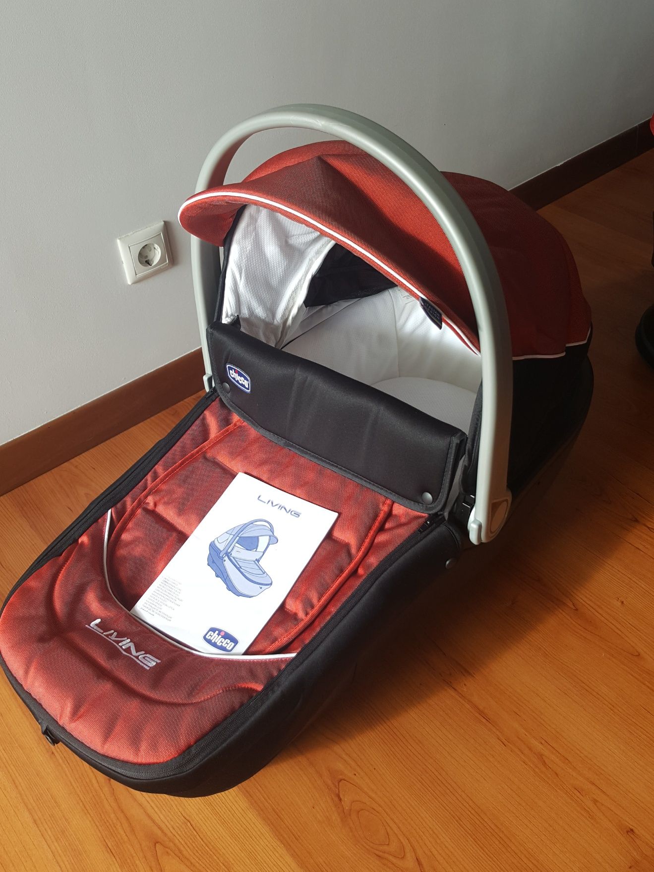 Carrinho de bébé, Ovinho e Alcofa da Chicco Trio Living