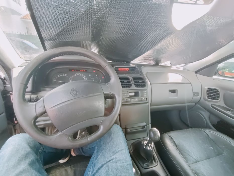 Renault laguna 1.6 RXE 110cv 5P