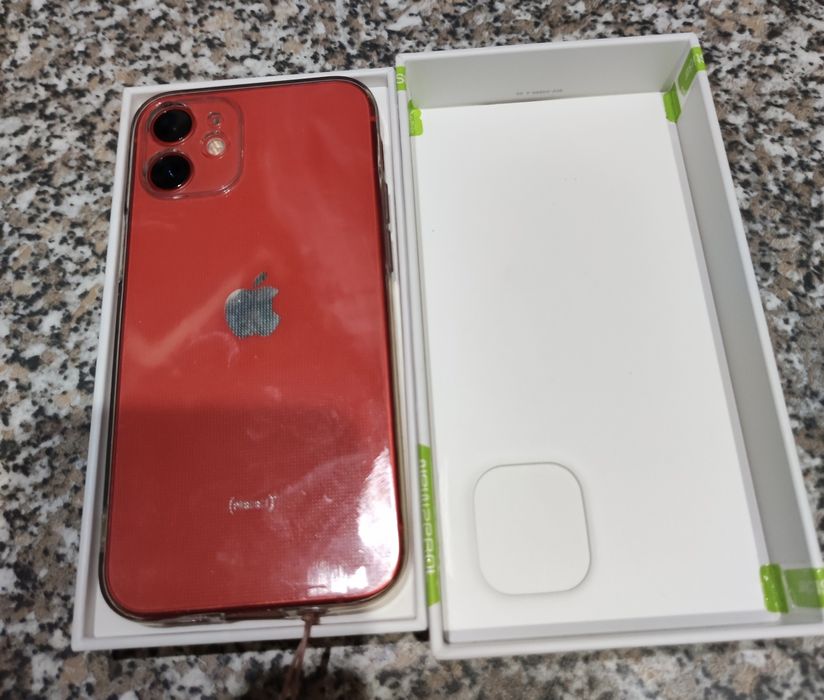 Telefon Apple iPhone 12 Red.