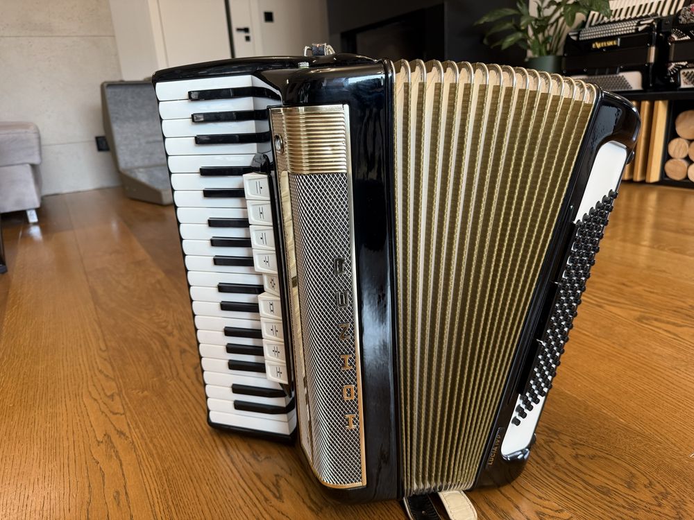 Akordeon hohner lucia lV P 96 basow